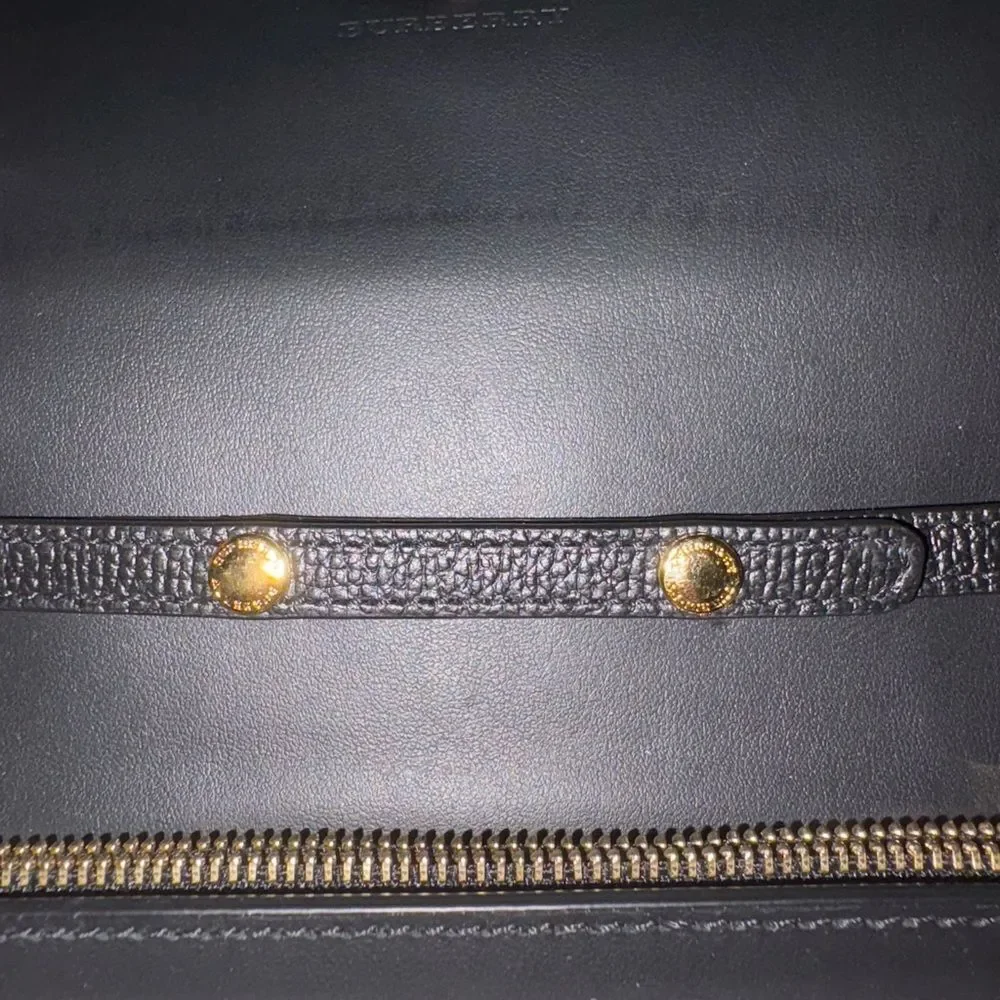 Brand new / tags Burberry Henley Wallet on Chain Leather with House Check Canvas